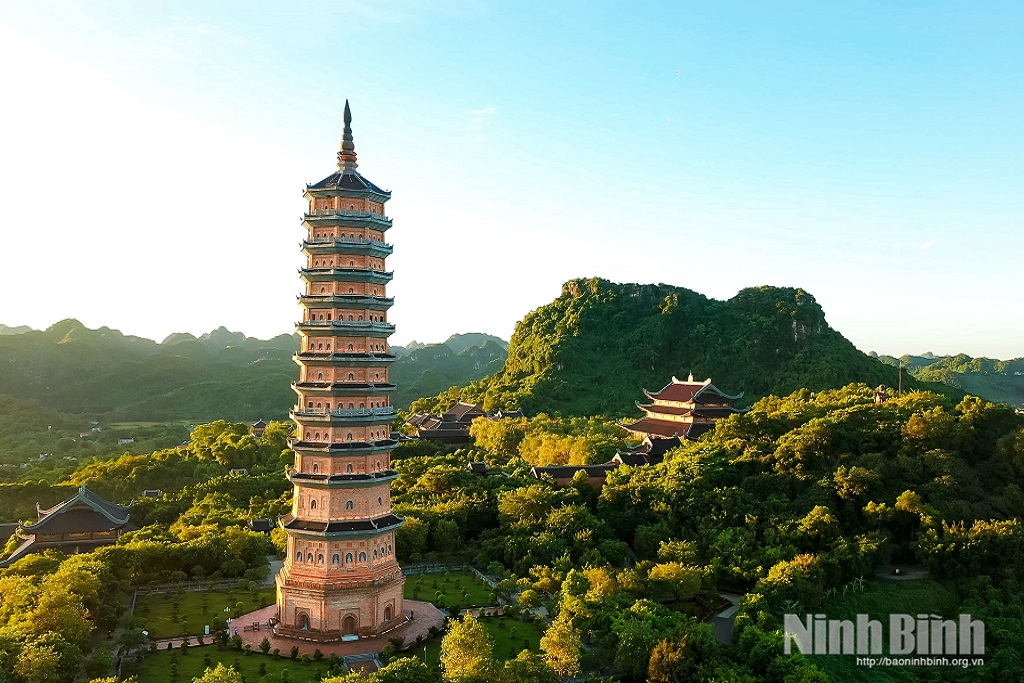 Chiêm ngưỡng tuyệt tác bảo tháp cao nhất châu Á tại quần thể chùa Bái Đính